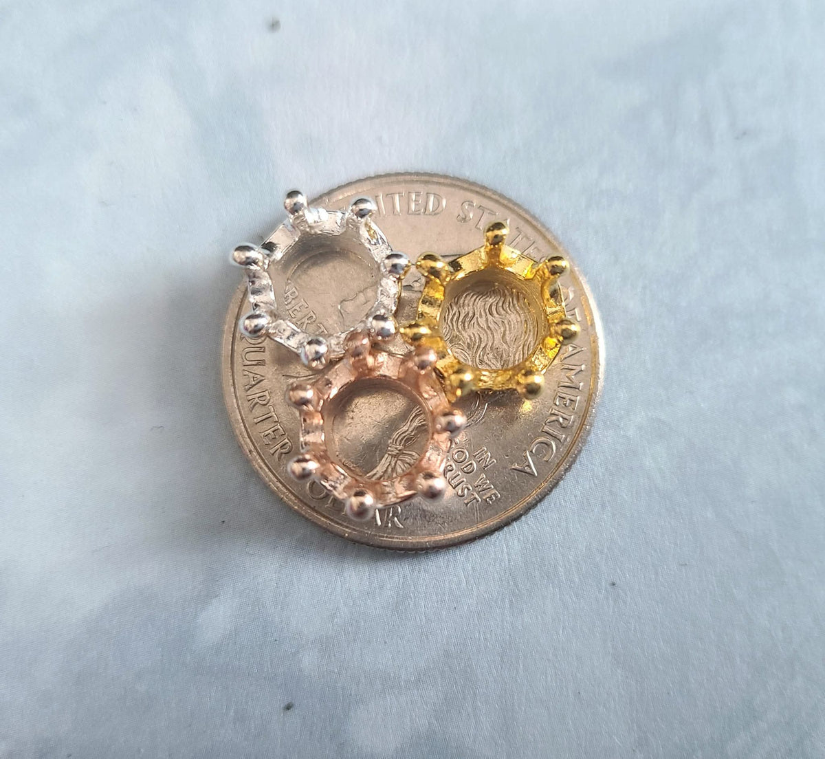 Miniature micro crowns for display and sphere stands in multiple color options. 