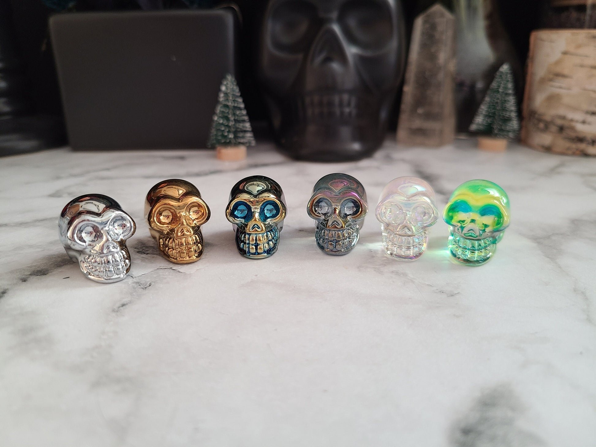 Aura crystal mini skull | 1 (one) 1" aura or titanium coated crystal skull, perfect for those that work with spirits!